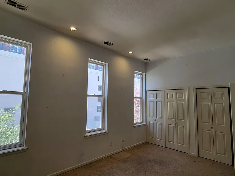 2215 Glenarm Pl — Photo 26