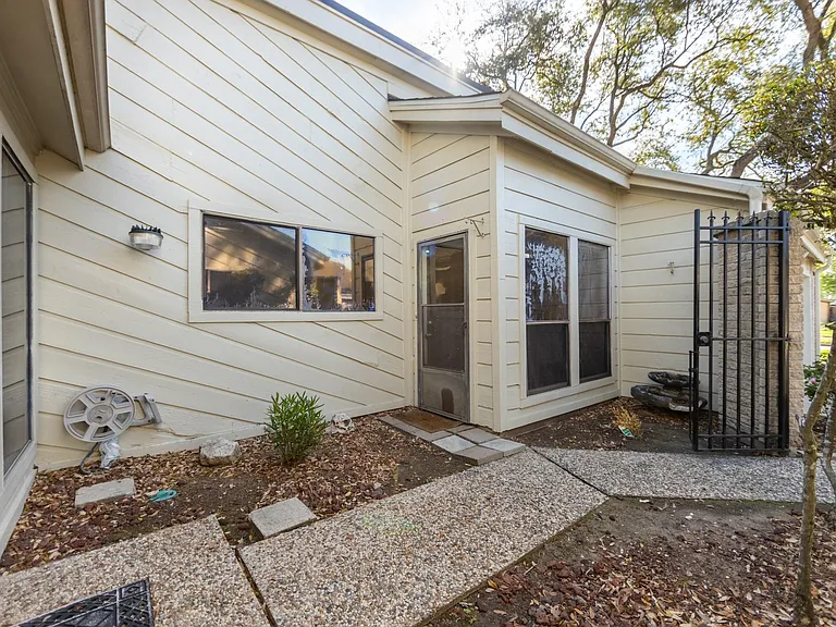 6030 Gallant Forest Dr — Photo 4