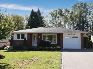 5 Rogers Rd, Dundas, ON L9H 4E2