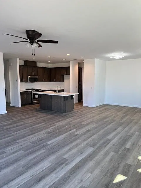 4 bed, 1857 sqft, $3,800 — Photo 2