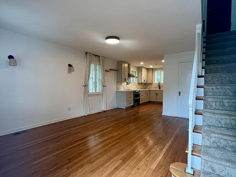 1008 Bashford Ln — Photo 5