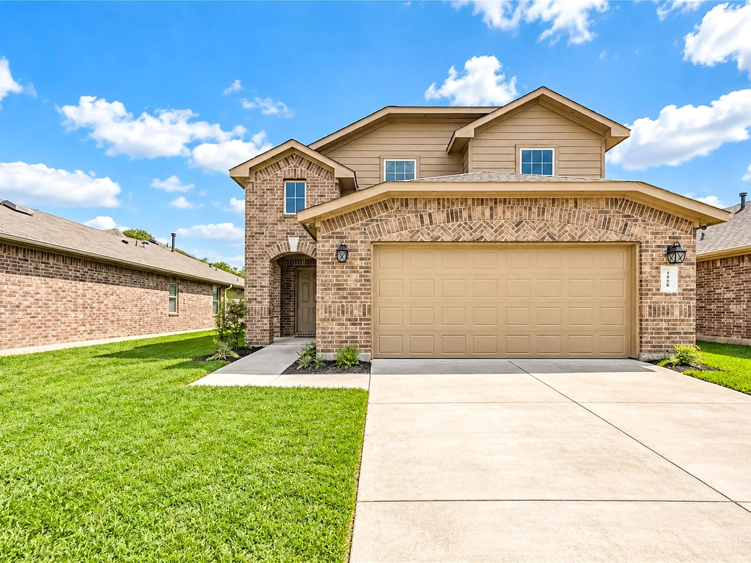 5 bed, 2.5 bath, 2253 sqft, $2,200 — Photo 1