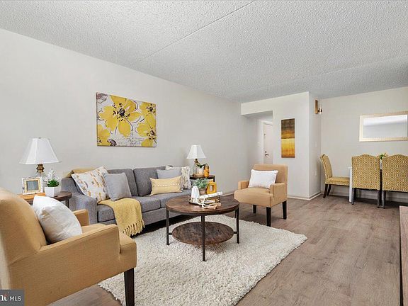 2nd image of 8601 Sacramento Dr APT B