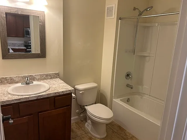 806 Oak St #10-1 — Photo 8