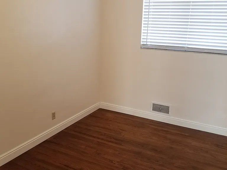 1584 N 300 W — Photo 8