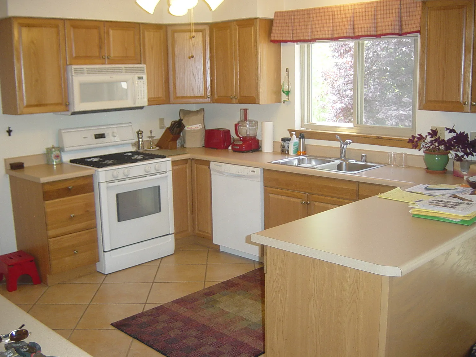 3 bed, 1300 sqft, $2,450 — Photo 2