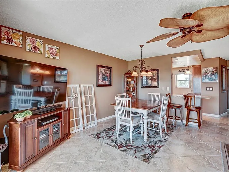 4040 Ironwood Cir #406F — Photo 8