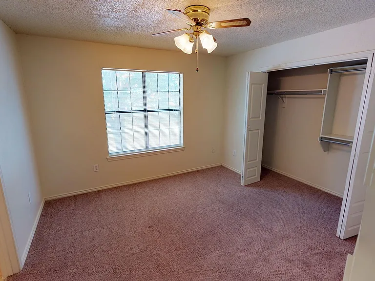 515 W Mulberry St — Photo 14