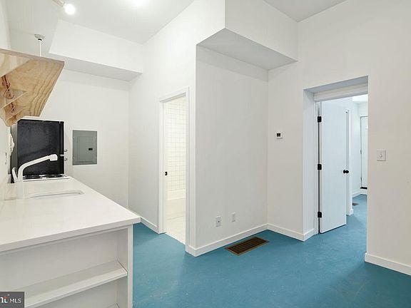 4th image of 2329 Frankford Ave #A