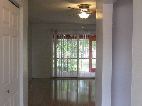 4th image of 401 Tarragona Way