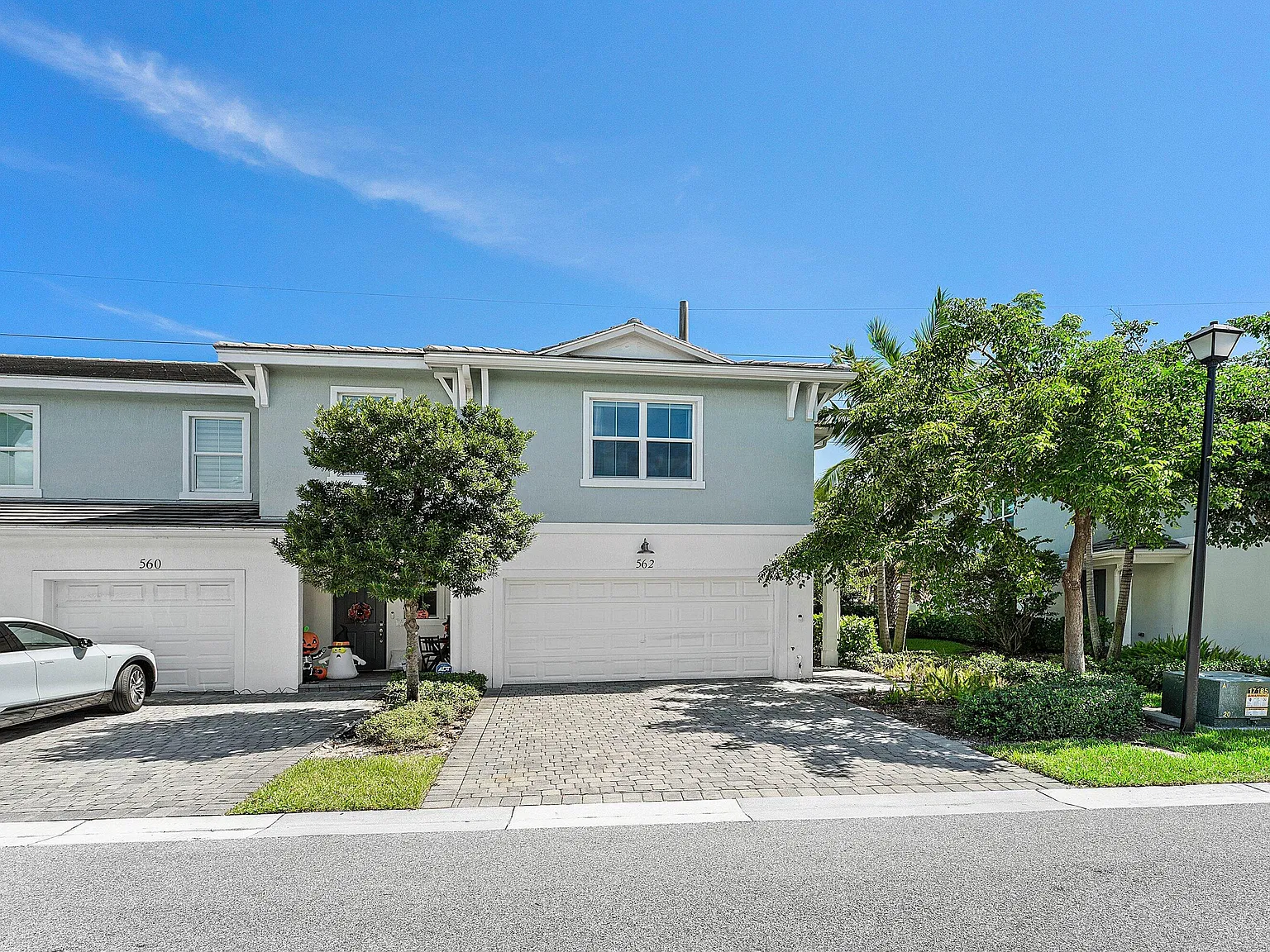 3 bed, 2.5 bath, 1888 sqft, $4,150 — Photo 2