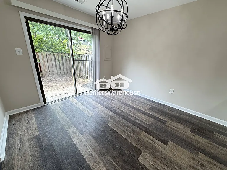 7538 Woodbine Dr — Photo 5