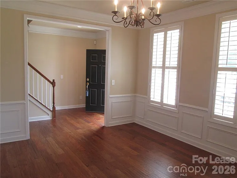 9916 Evergreen Terrace Dr — Photo 2