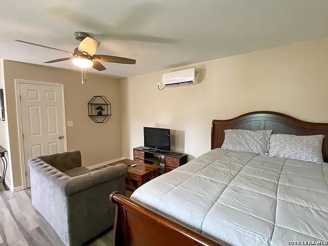107 W Jewell St #B — Photo 9