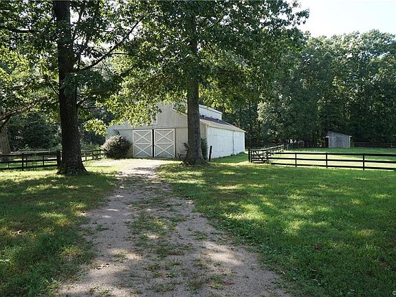 3rd image of 3233 Rose Dr