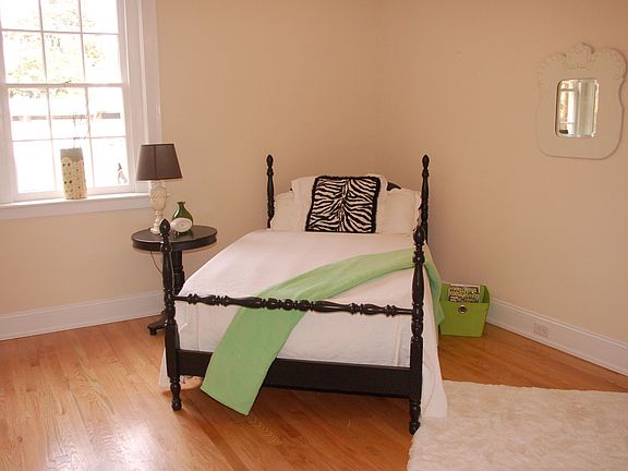 2nd image of 1608 Grove Ave #U5