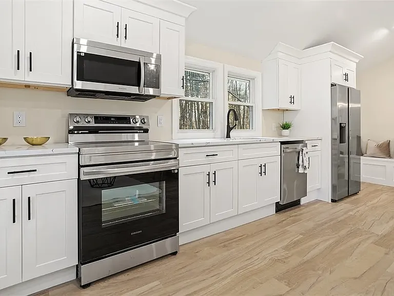 44 Dudley Rd — Photo 2