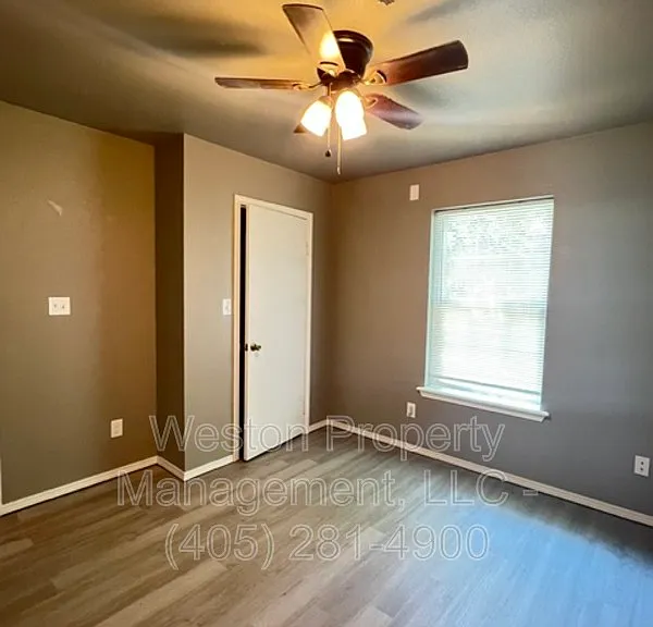 416 E Washington St — Photo 11
