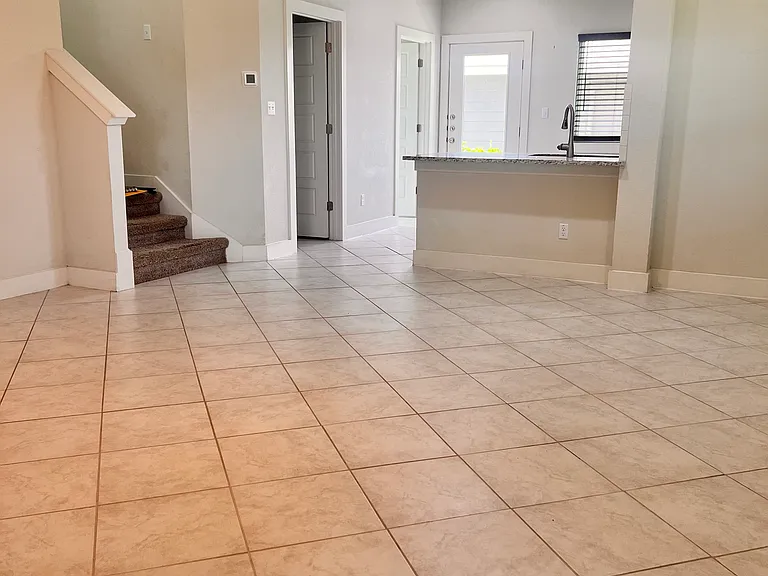 100 Clearlake Dr — Photo 3
