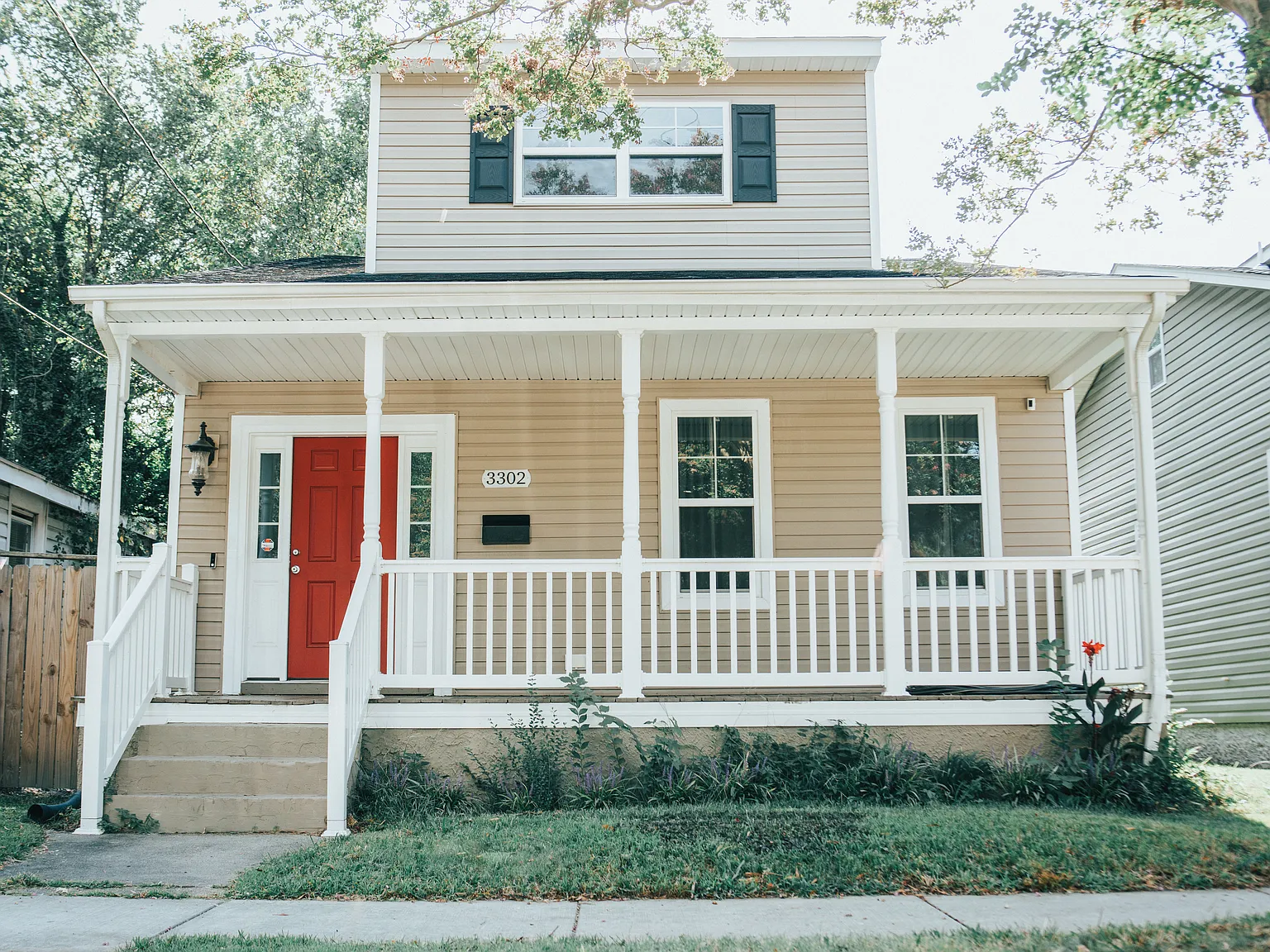 3 bed, 2.0 bath, 1514 sqft — Photo 2