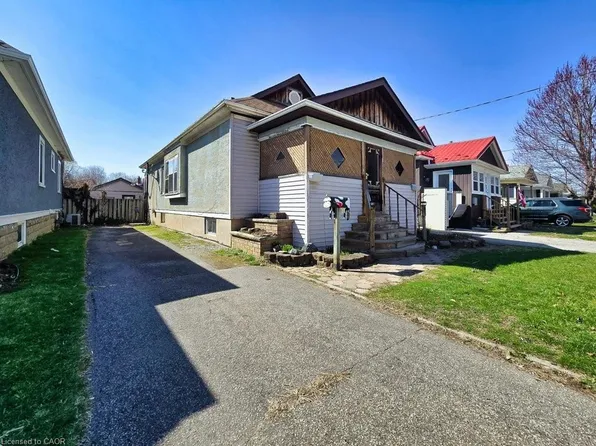 37 Kernahan St, Saint Catharines, ON L2R 4T1
