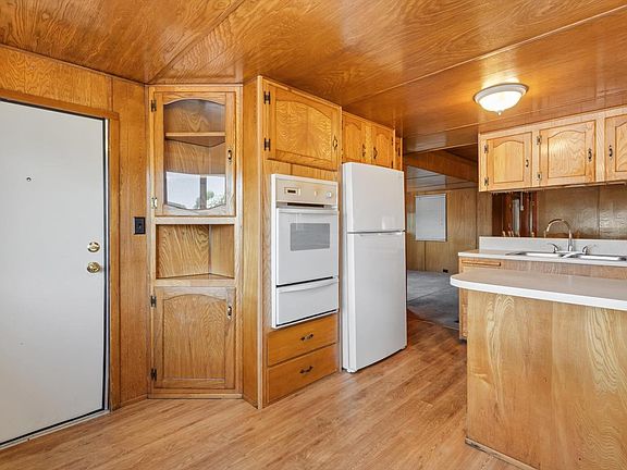 3rd image of 208 Aileen Avenue