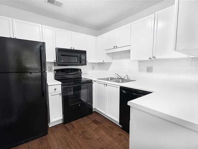 232 Bentley Pl — Photo 5