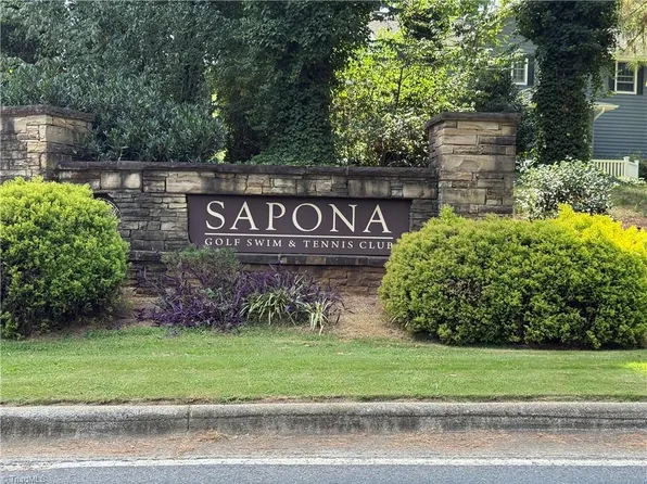 201 Indian Wells Cir, Lexington, NC 27295