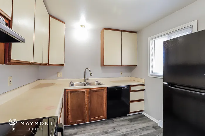 3 bed, 1.0 bath, 864 sqft, $1,235 — Photo 3