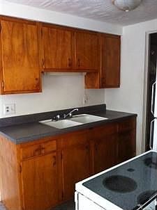 5th image of 1323 Linden Ave