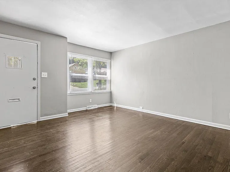 8023 Garfield Ave — Photo 4