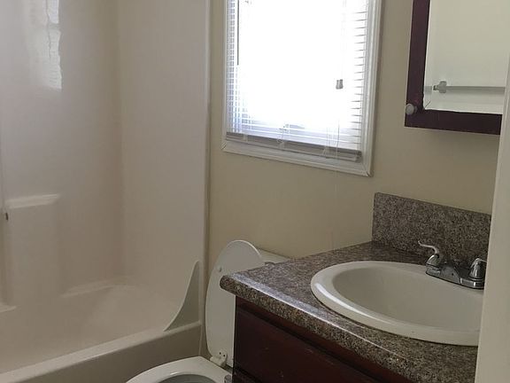 5th image of 526 Magnolia Ave APT 06
