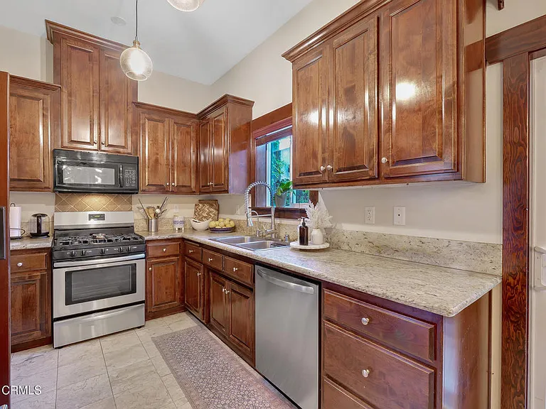 475 Cypress Ave — Photo 12