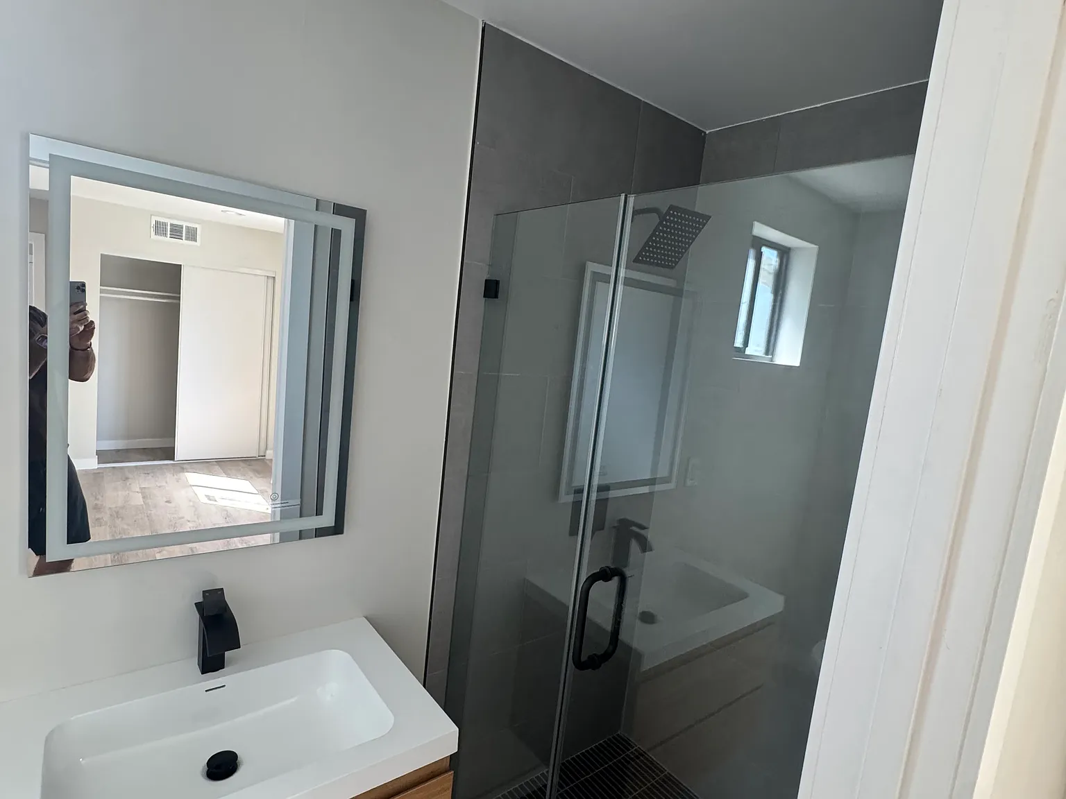 1037 N Marine Ave — Photo 4