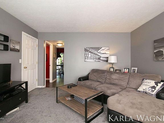 4th image of 8537 Courtland Dr NE