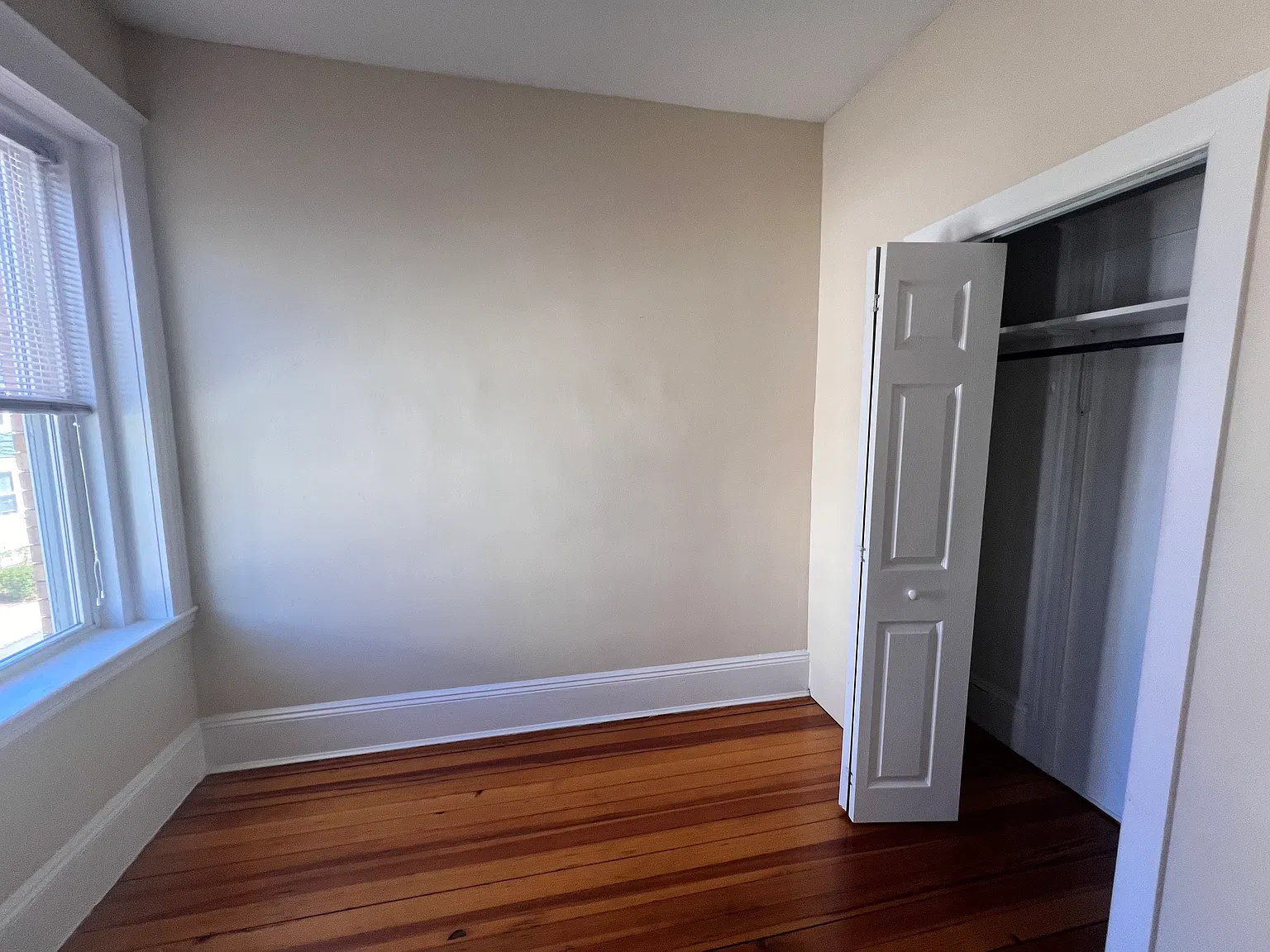 Spacious 3BR Apartment with Balcony in Salem — Photo 2
