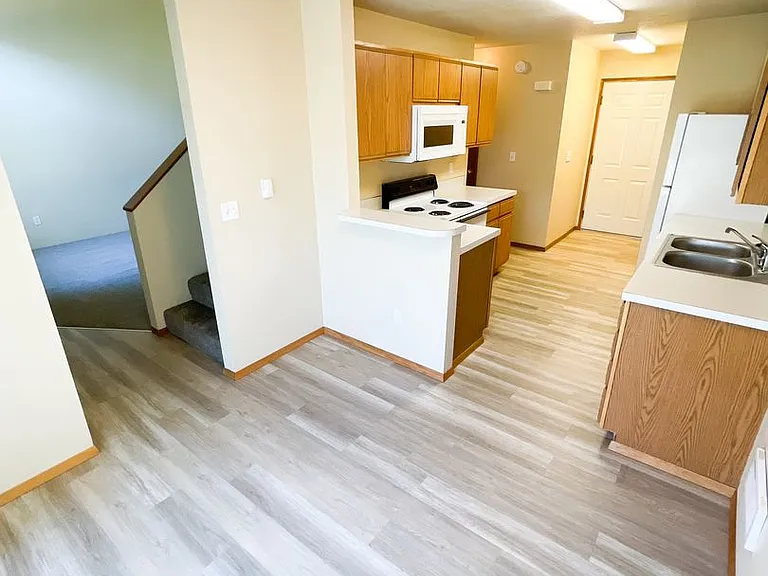 5710-5712 Glenridge Way #5714 — Photo 5