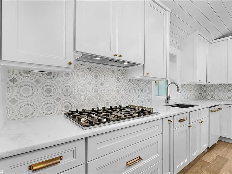 6155 Standing Oaks Ln — Photo 11