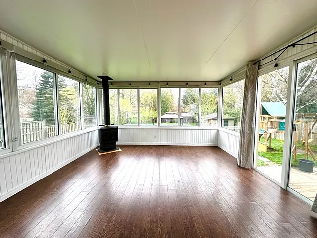 320 Brock St — Photo 13