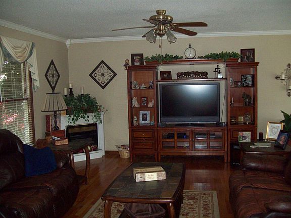 3rd image of 105 Deer Cir