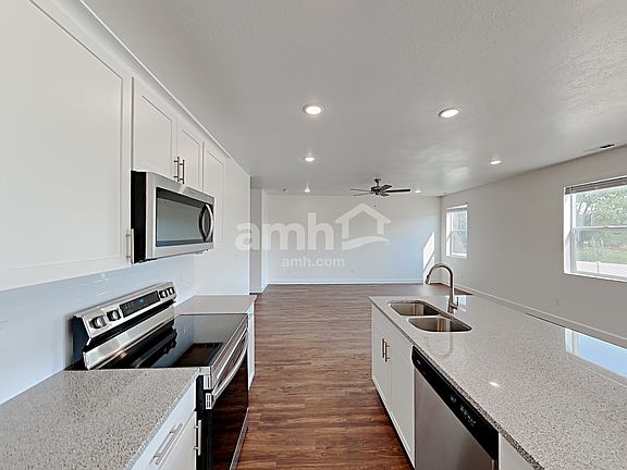 3rd image of 1287 E White St