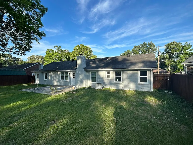2206 Ambassador Ln — Photo 6