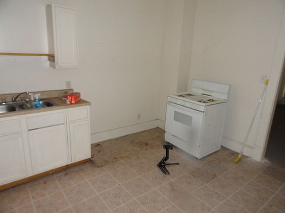 5th image of 1116 Saint Peter St