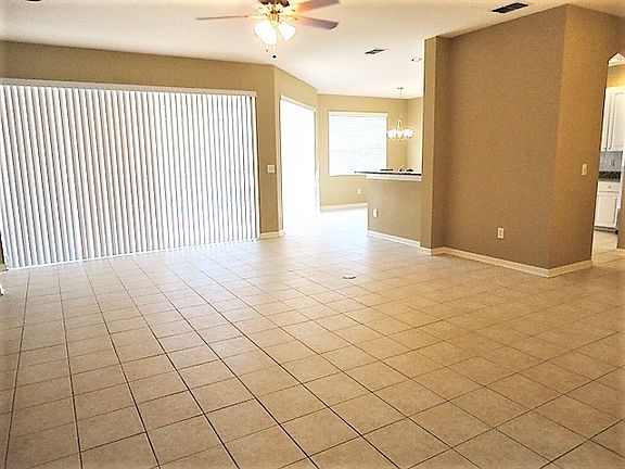 4th image of 12425 Riverglen Dr