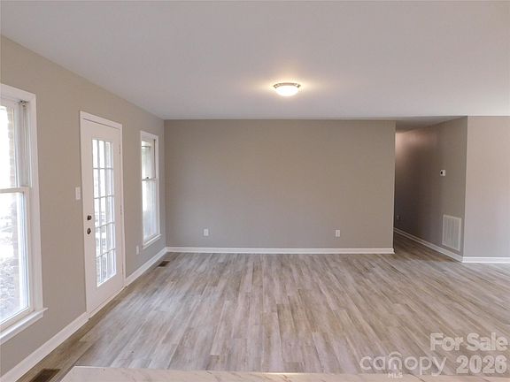 4th image of 5509 Morgan Mill Rd