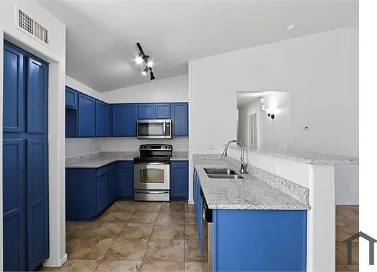 948 E Laredo St — Photo 14