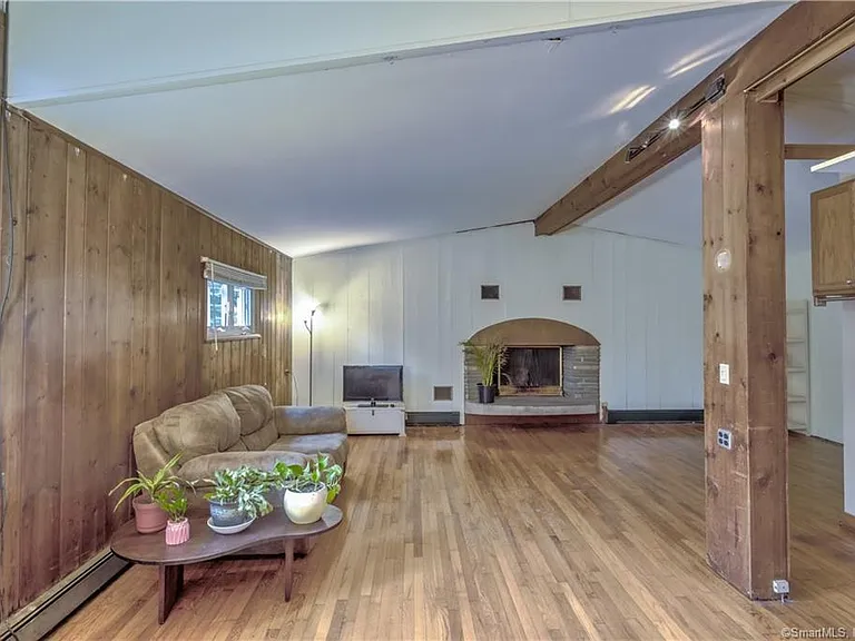 38 Hawleyville Rd — Photo 3
