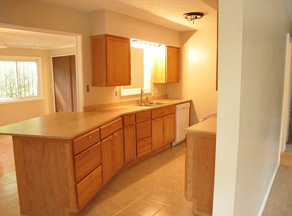 4th image of 4622 Harbin St