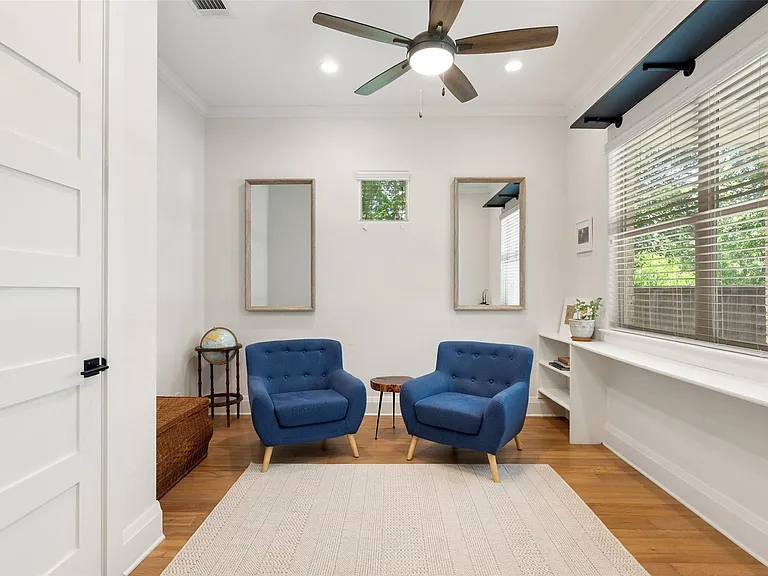 1410 Hart St — Photo 6