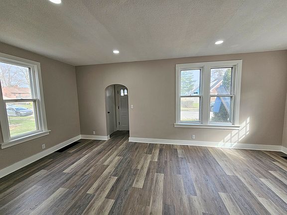 3rd image of 3930 Webster St